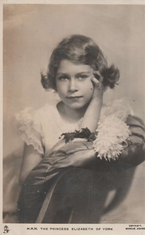 MINT POST CARD ROYAL FAMILY