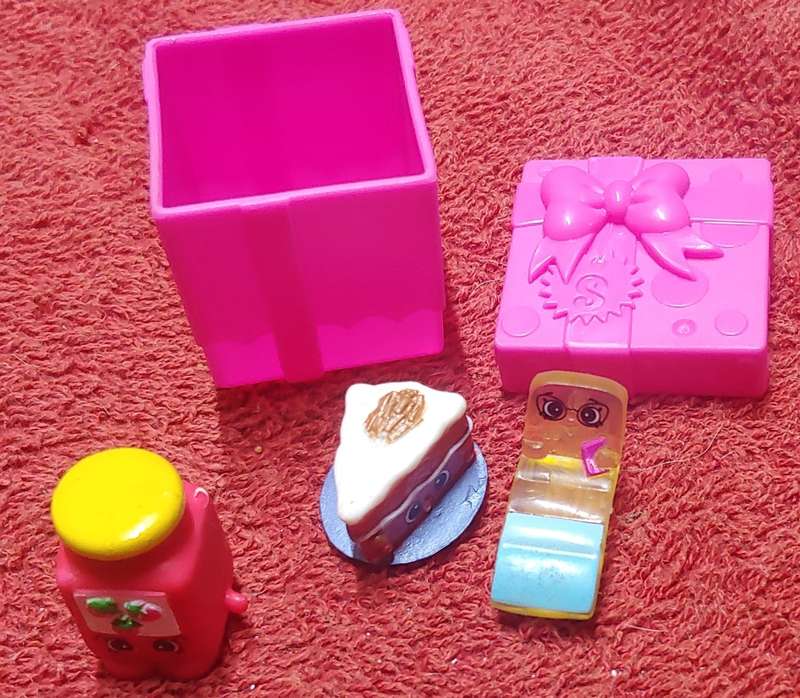 SMALL TOY PICNIC BOX