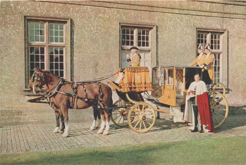 MINT POST CARD ROYAL COACH