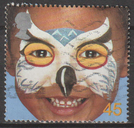GB  2001 Painted Faces of Children ULH SG 2180