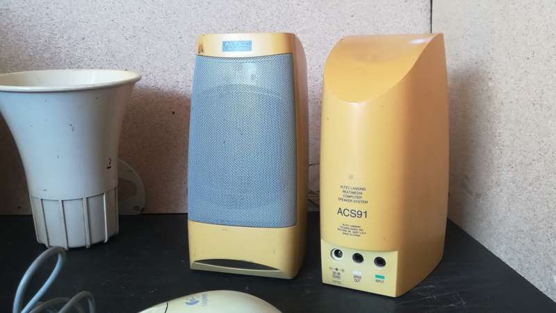** Bundle Box 2x Loud Sirens+2x loud speakers+ box of electronics and cables