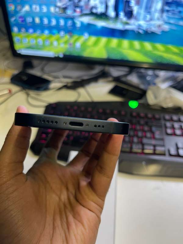 iPhone 13 128GB 99% Battery Health {BARGAIN}