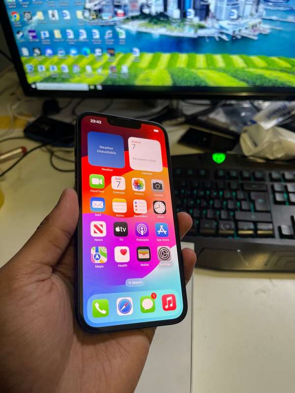 iPhone 13 128GB 99% Battery Health {BARGAIN}