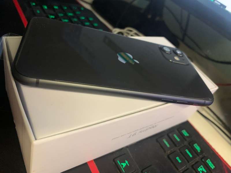 iPhone 11  ABSOLUTELY STUNNING