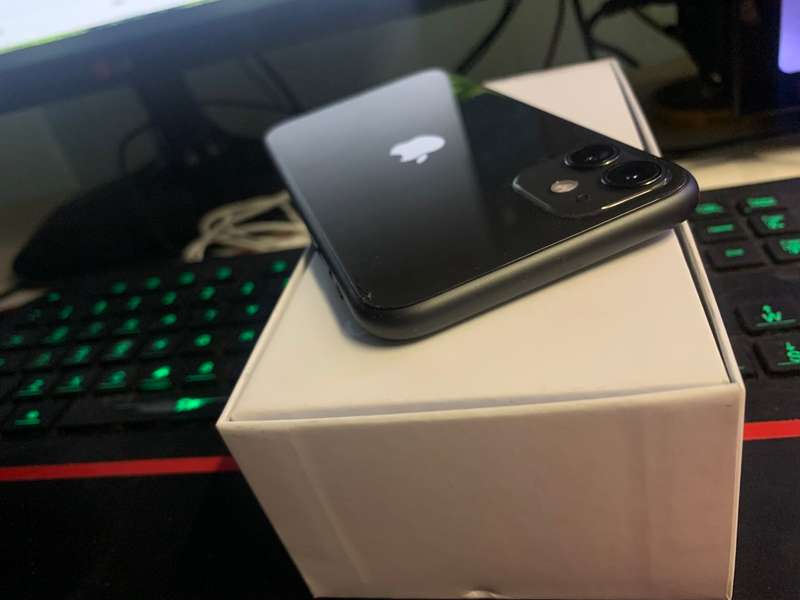 iPhone 11  ABSOLUTELY STUNNING