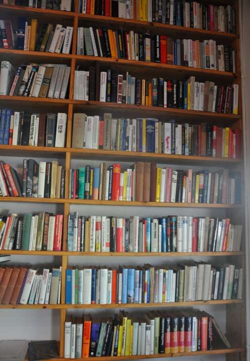 Selling a whole library! CHRISTIANITY / JUDAICA / RELIGION - IN EXCELLENT CONDITION - PICK UP? YES