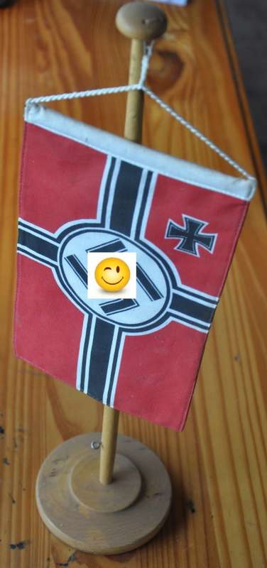 TABLE FLAG WITH FLAGPOLE - THIRD REICH WAR FLAG Swastika Hakenkreuz
