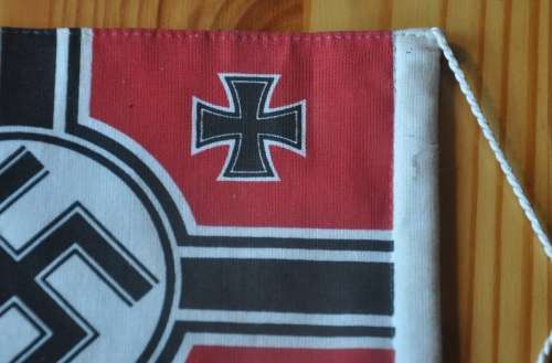 TABLE FLAG WITH FLAGPOLE - THIRD REICH WAR FLAG Swastika Hakenkreuz