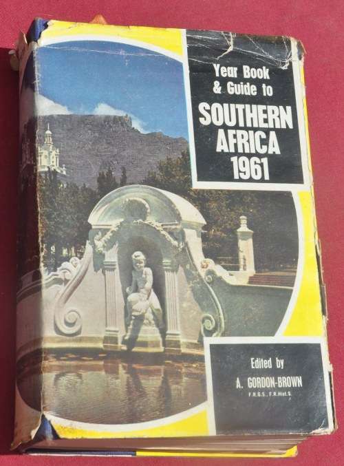 R1 Auction - YEAR BOOK & GUIDE SOUTHERN AFRICA 1961 - demanding Africana collectible