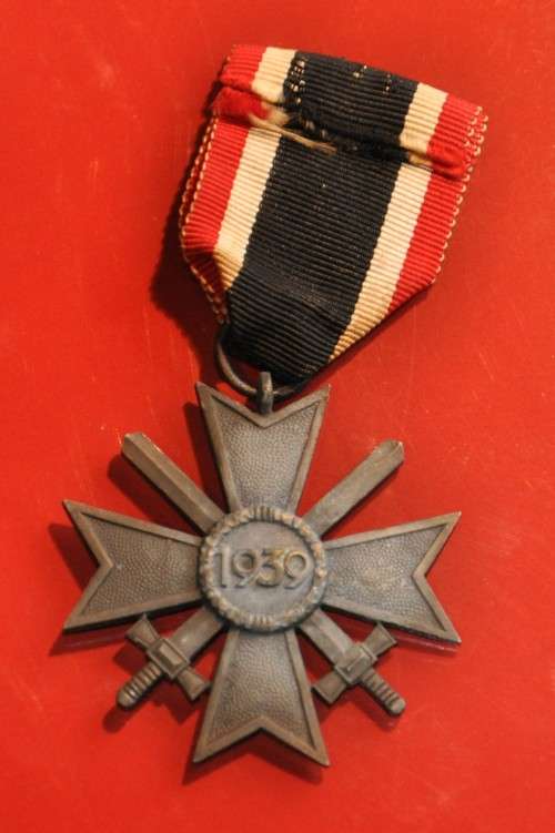 KRIEGSVERDIENSTKREUZ SCHWERTER mit Band - original THIRD REICH collectible in excellent preservation