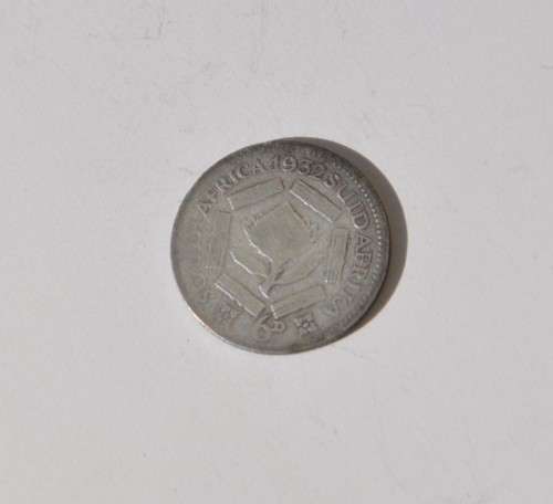 Sixpence 1932 6d 80% Silver ***F*** numismatic opportunity and lucrative investment