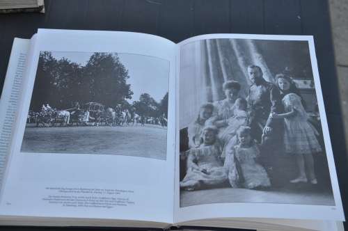 NIKOLAUS II. Superb work on the last Russian Tsar Nicolai II, richly illustrated, huge book