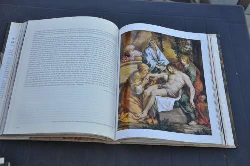 ART TREASURES OF THE VATICAN, richly illustrated, huge book, a fantastic collectible indeed
