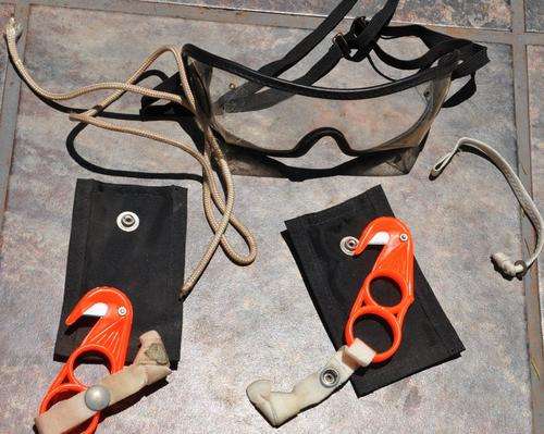 SKY DIVING GOOGLES & CUT-OFF KNIVES