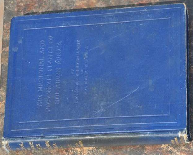 THE MEDICINAL AND POISONOUS PLANTS OF SOUTHERN AFRICA (1932) - BRILLIANT AFRICANA COLLECTIBLE