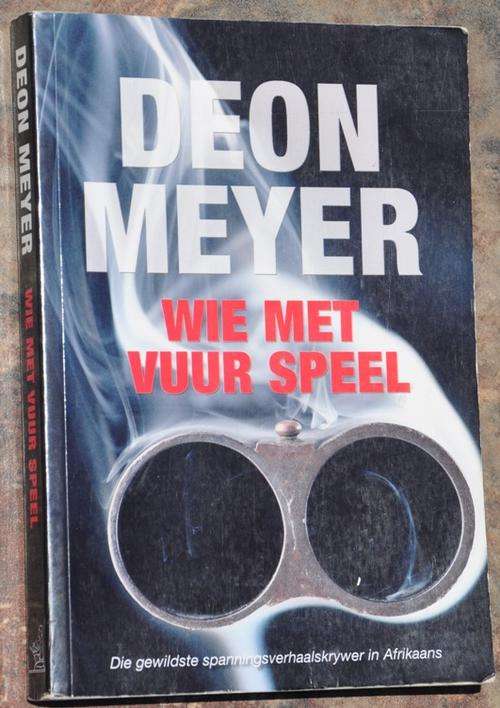 WIE MET DIE VUUR SPEEL deur Deon Meyer