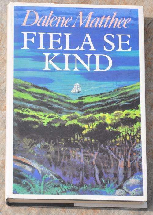 FIELA SE KIND deur Dalene Matthee (1988), harde band, oorspronklike stofomslag,  baie goeie kondisie