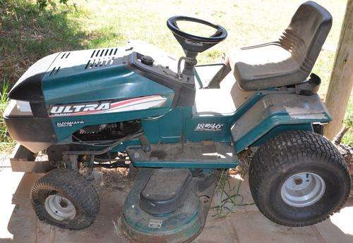 MURRAY RIDE-ON LAWNMOWER - Ultra 18 HP - no working condition - pick up only
