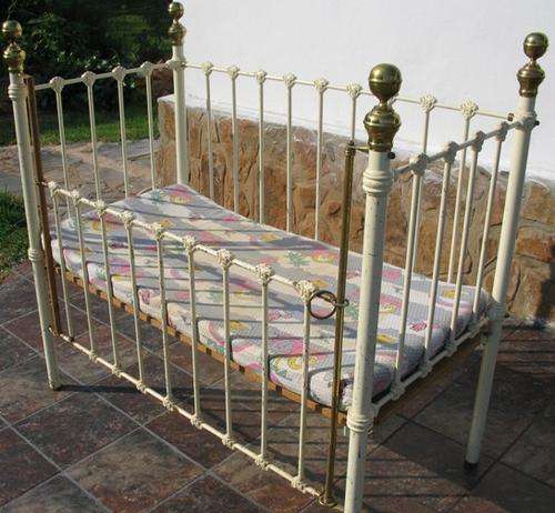 CHILDREN BED - (VINTAGE?) BED FOR INFANTS - COMES ALONG WITH MATTRASS and PROTECTIVE BARRIERS
