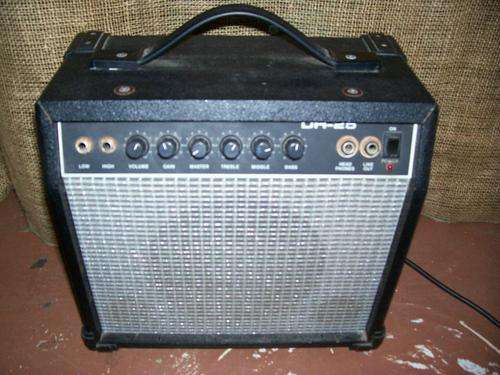 DH25 - Guitar Amp.