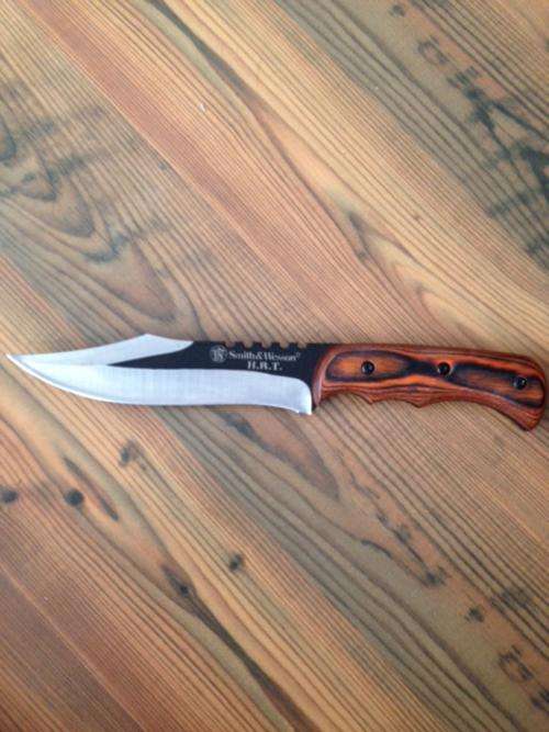 Wood Handle Smith & Wesson Hunting Knife & Sheath
