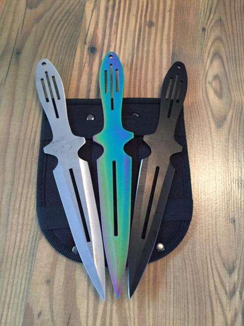 Tri Colour Throwing Knifes With Pouch