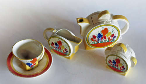 Moorland of Staffordshire Art Deco Crocus tea set