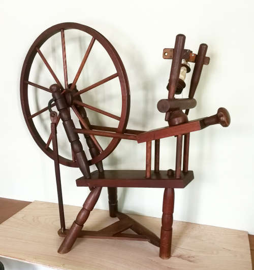 Antique spinning wheel