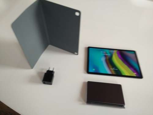 Samsung Galaxy Tab S5e LTE + pogo charging dock + original book cover