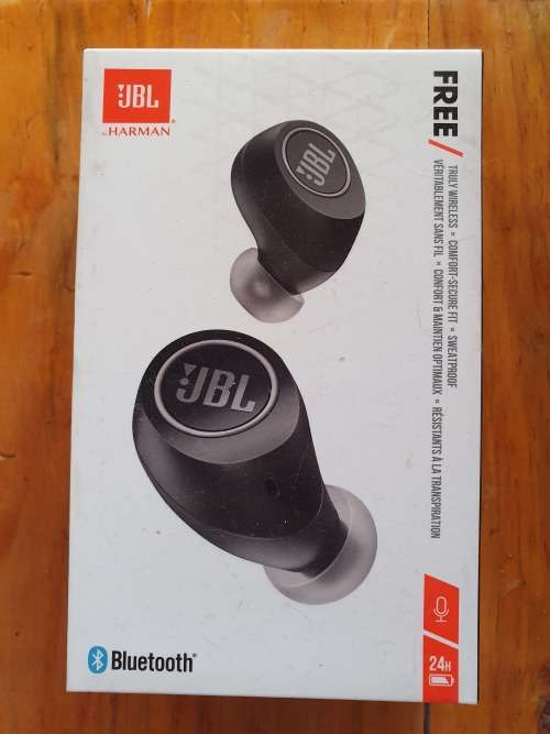 JBL Free Truly Wireless Bluetooth earphones