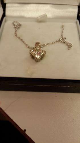 18th white gold diamond pendant