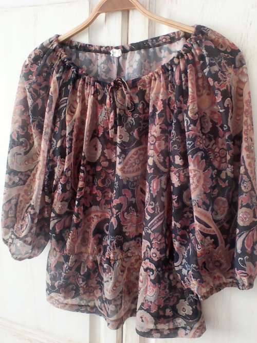 PRETTY SHEER TOP (SIZE 14/38)