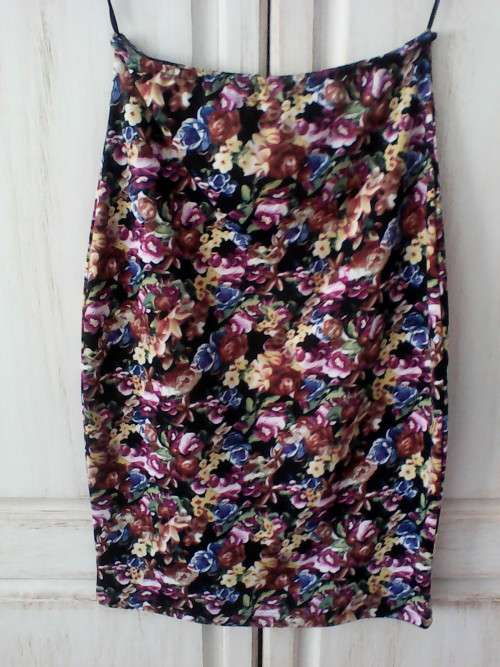 GORGEOUS FLORAL SKIRT (SIZE 12 'NETWORK')