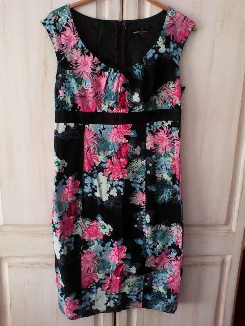 CLASSIC BLACK FLORAL DRESS (SIZE 12 'OASIS BY FOSCHINI')