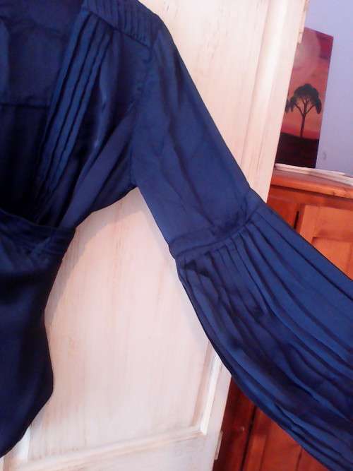 GORGEOUS SILKY BLUE WRAP AROUND TOP (SIZE 36 'DANIEL HECHTER PARIS')