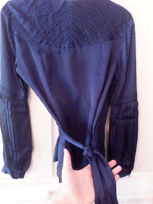 GORGEOUS SILKY BLUE WRAP AROUND TOP (SIZE 36 'DANIEL HECHTER PARIS')