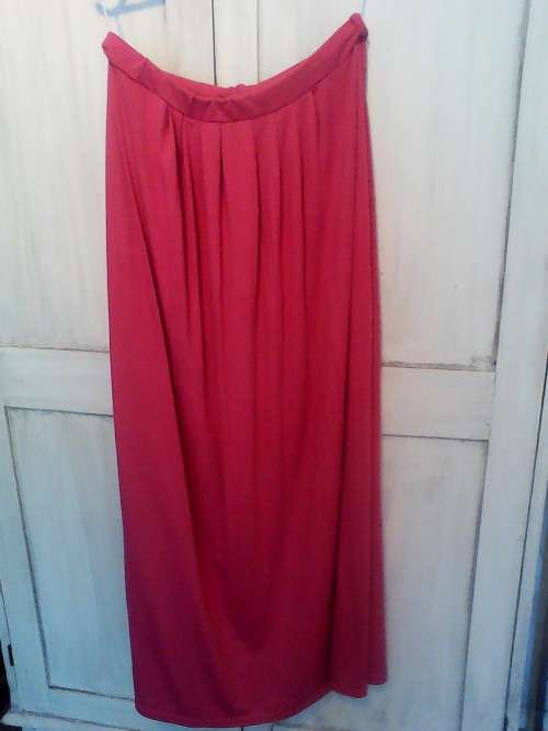 GORGEOUS MAXI CRANBERRY COLOURED SKIRT (SIZE 14/38)