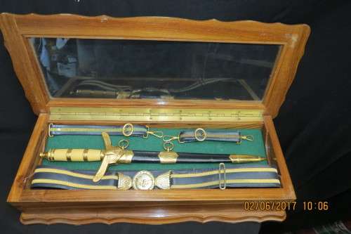 SAAF DAGGER AO1 G BRITS 10/06/63- 31/3/89 RETIRED IN MAHOGONY DISPLAY CASE. AL BELT INCLUDED