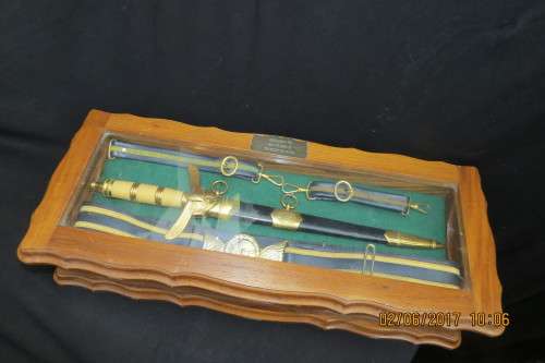 SAAF DAGGER AO1 G BRITS 10/06/63- 31/3/89 RETIRED IN MAHOGONY DISPLAY CASE. AL BELT INCLUDED