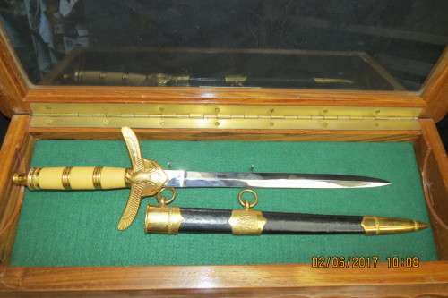 SAAF DAGGER AO1 G BRITS 10/06/63- 31/3/89 RETIRED IN MAHOGONY DISPLAY CASE. AL BELT INCLUDED