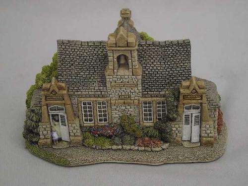 Lilliput Lane Miniature Cottage "Village School" - 1991