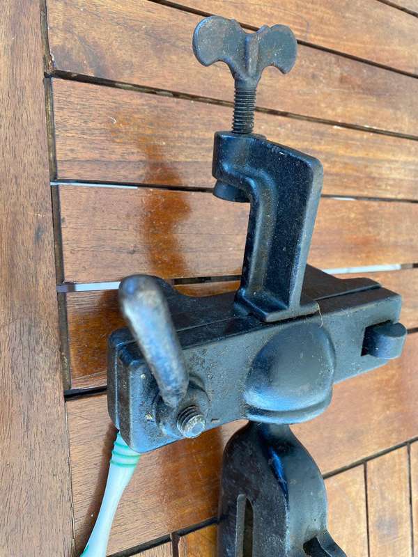 Heavy Japaned Henry Diston USA no 1 Adjustable Saw Vice.