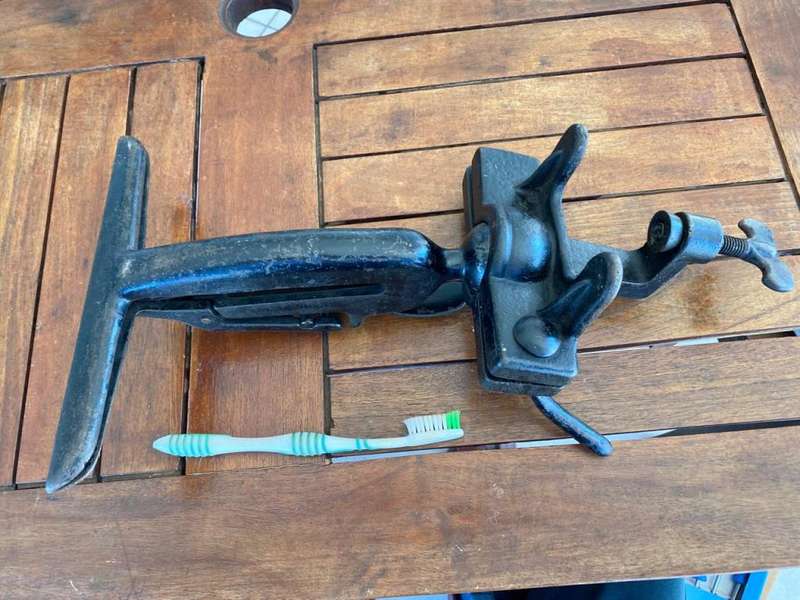 Heavy Japaned Henry Diston USA no 1 Adjustable Saw Vice.