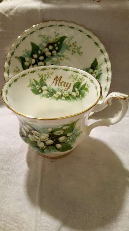 ROYAL ALBERT FLOWER OF THE MONTH