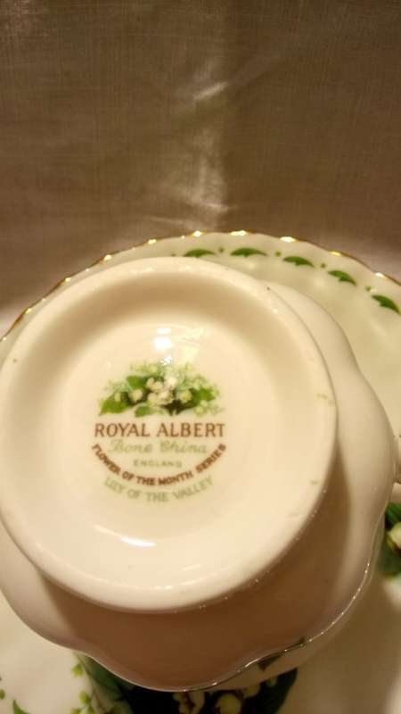 ROYAL ALBERT FLOWER OF THE MONTH