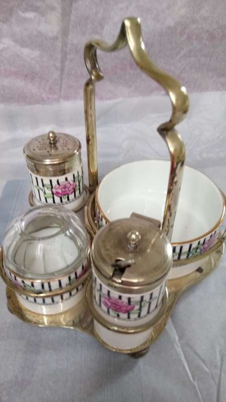 VINTAGE ROYAL ALBERT CRUET SET