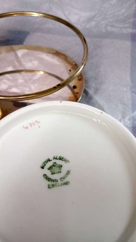 VINTAGE ROYAL ALBERT CRUET SET