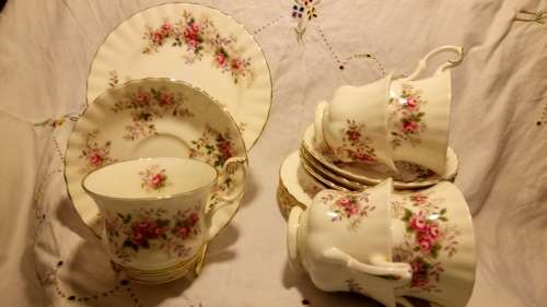 ROYAL ALBERT- LAVENDER ROSE