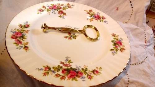 ROYAL ALBERT - MOSS ROSE CAKE PLATE