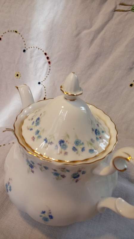 ROYAL ALBERT - MEMORY LANE